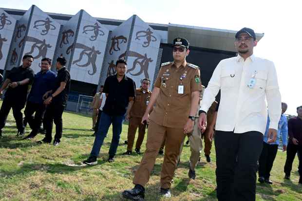 Bobby Nasution Tinjau Lapangan Kebun Bunga, Minta Perawatan Dilakukan Profesional