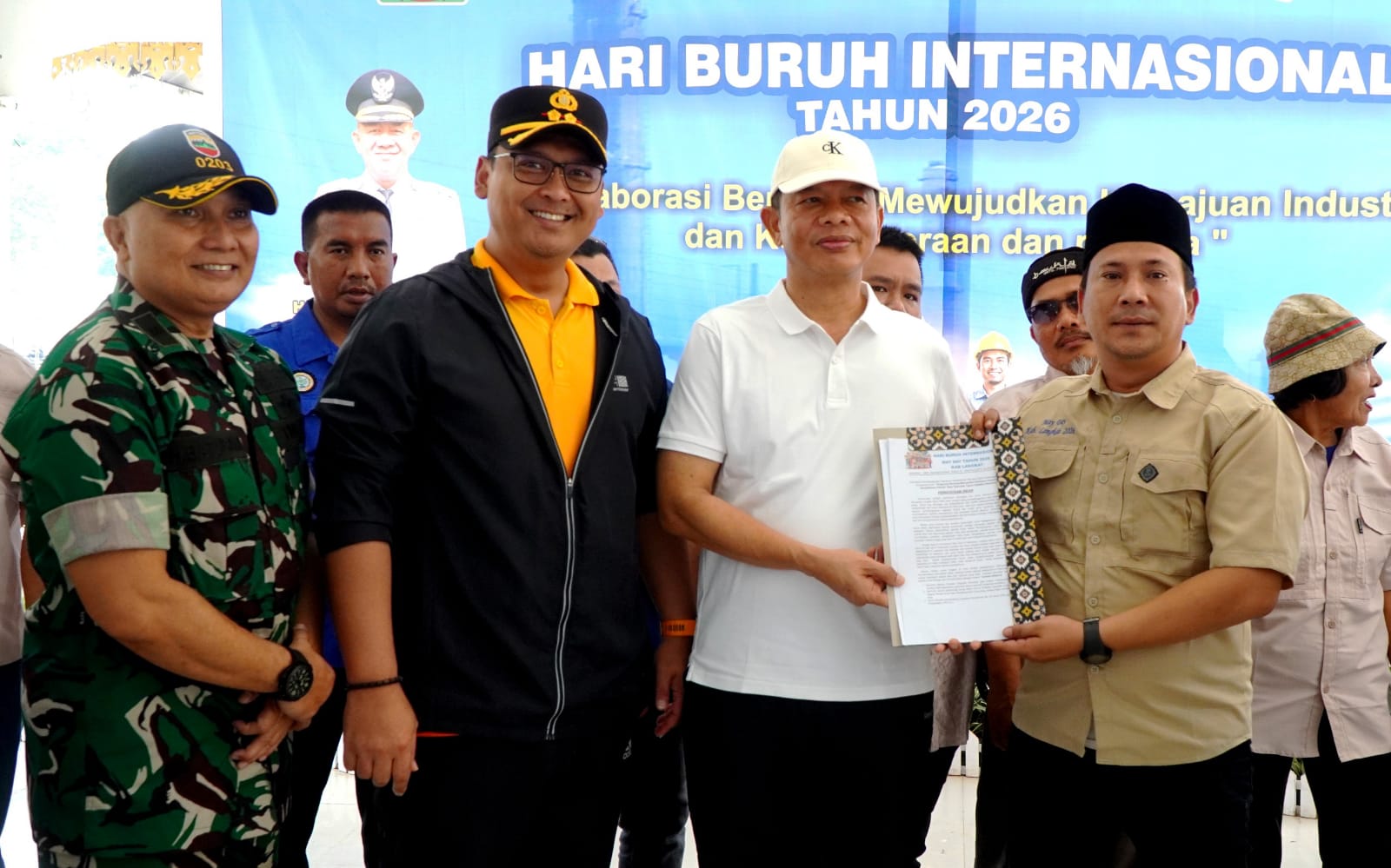 Pemkab Langkat Hadirkan May Day Harmonis, Buruh Meriahkan Gerak Jalan di Langkat