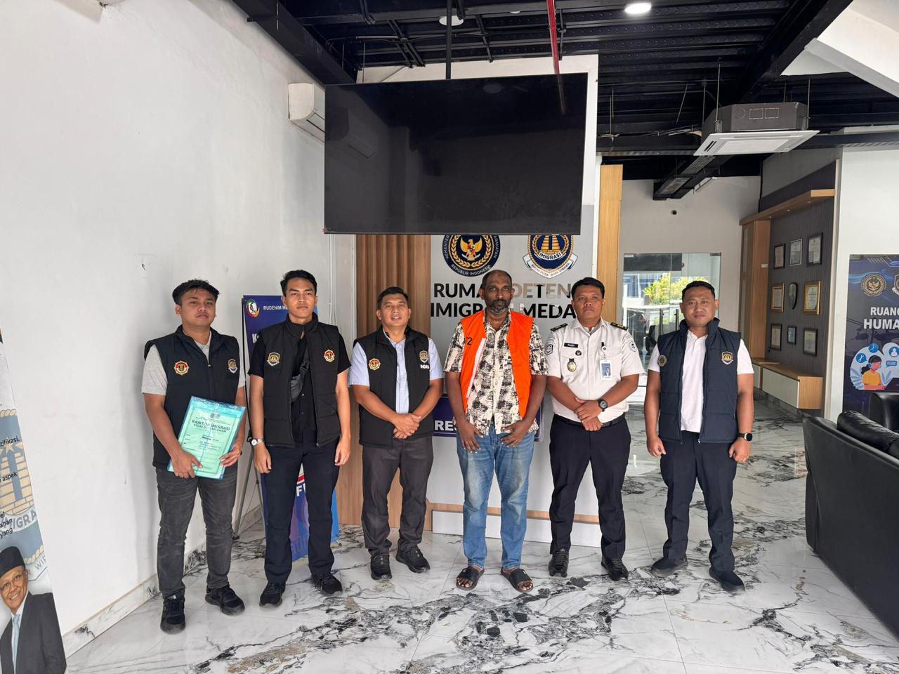 Imigrasi Kelas II Belawan Pindahkan Warga Negara Malaysia ke Rumah Detensi