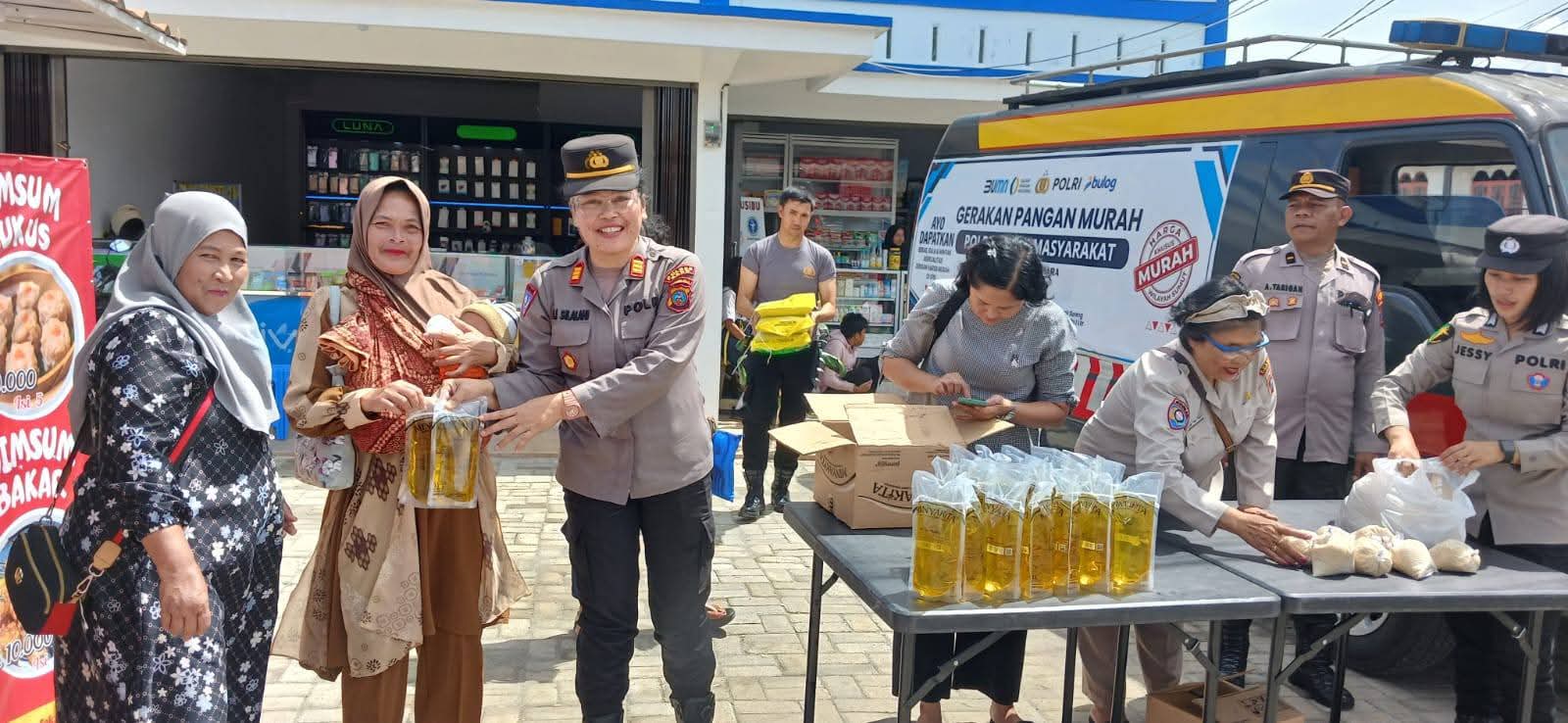 Polres Karo Lakukan Kegiatan Pasar Murah Untuk Masyarakat di Kecamatan Simpang Empat