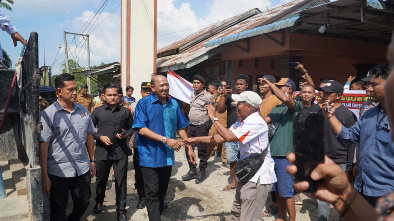 Bupati Syah Afandin Temui Massa Aksi Damai, Pastikan Jalan Air Hitam Jadi Prioritas Pemkab