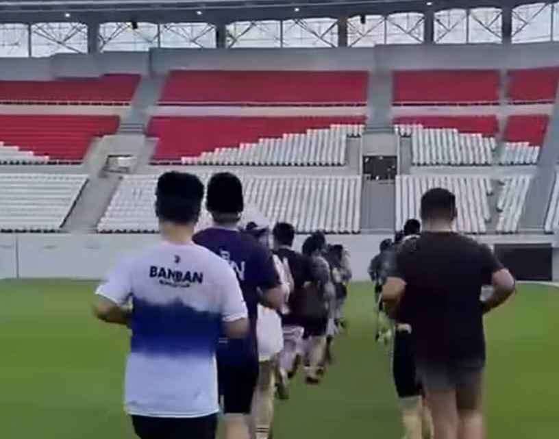 Siapa Beri Izin? Komunitas Lari Masuk Lapangan Stadion Teladan yang Disiapkan untuk AFF U-19, Netizen Naik Pitam