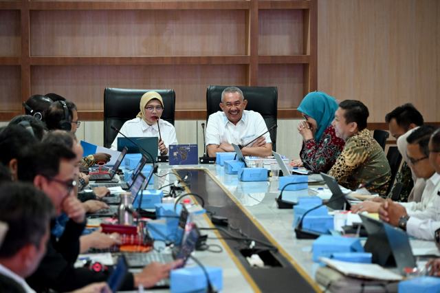 Penjabat Sekretaris Daerah Provinsi (Sekdaprov) Sumatera Utara (Sumut) Sulaiman Harahap di dampingi sejumlah OPD melakukan Rapat Koordinasi awal kerja sama Provinsi dengan UNICEF kerangka Kerja Sama CPAP 2026-2030 di ruang rapat II lantai 2 Kantor Gubernur, Rabu (10/6/2026). Foto/Diskominfo Sumut 