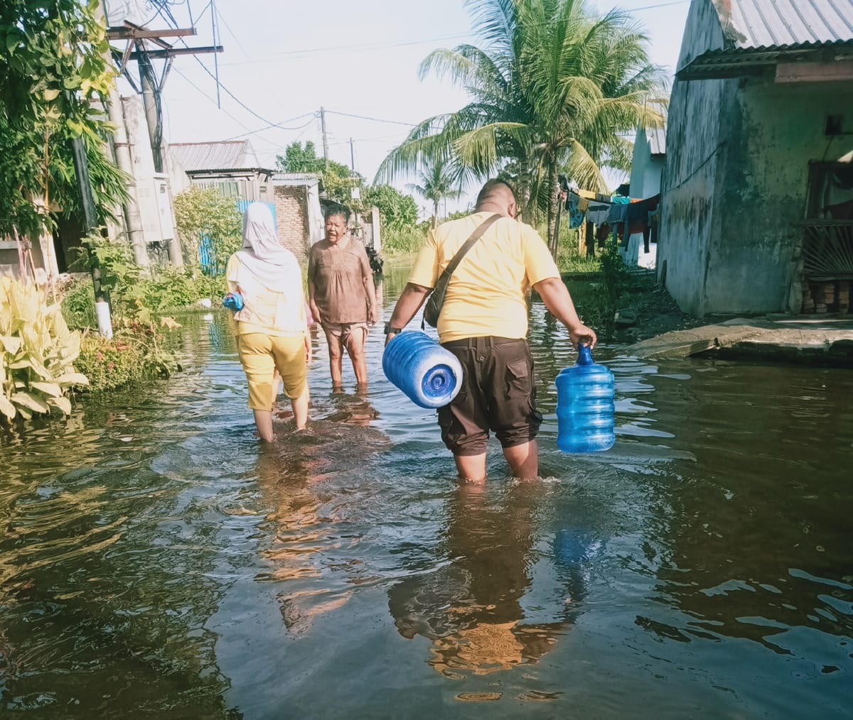 Banjir Rob Hantui Warga Komplek TKBM Seimati