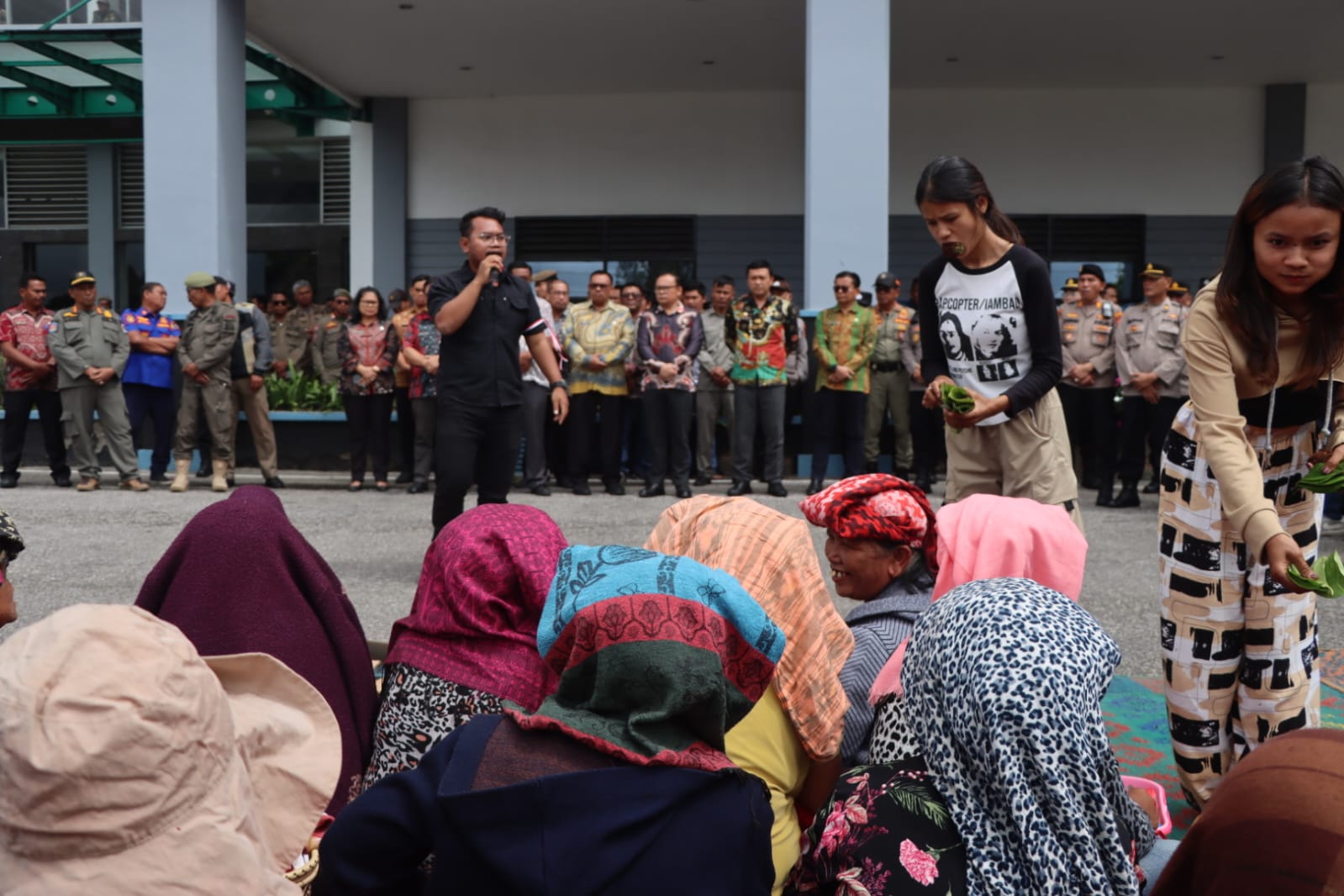 Polres Karo Amankan Aksi Unjuk Rasa Warga Desa Doulu dan Desa Semangat Gunung