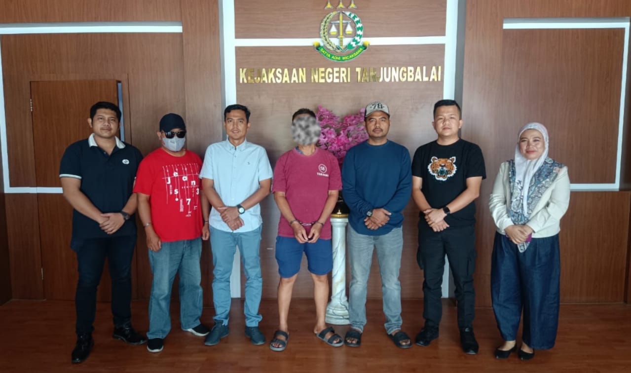 Tim TABUR Kejati Sumut dan Tim Intelijen Kejari Tanjungbalai Berhasil Amankan DPO Terpidana Penggelapan