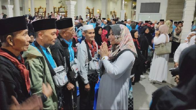 Wabup Madina menyambut kedatangan Jemaah Haji di Masjid Agung Nur Ala Nur