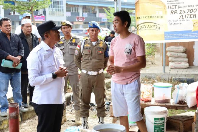 Bupati Madina Saipullah saat meninjau pasar utama di ibu kota kabupaten tersebut, Rabu (10/6/2026).