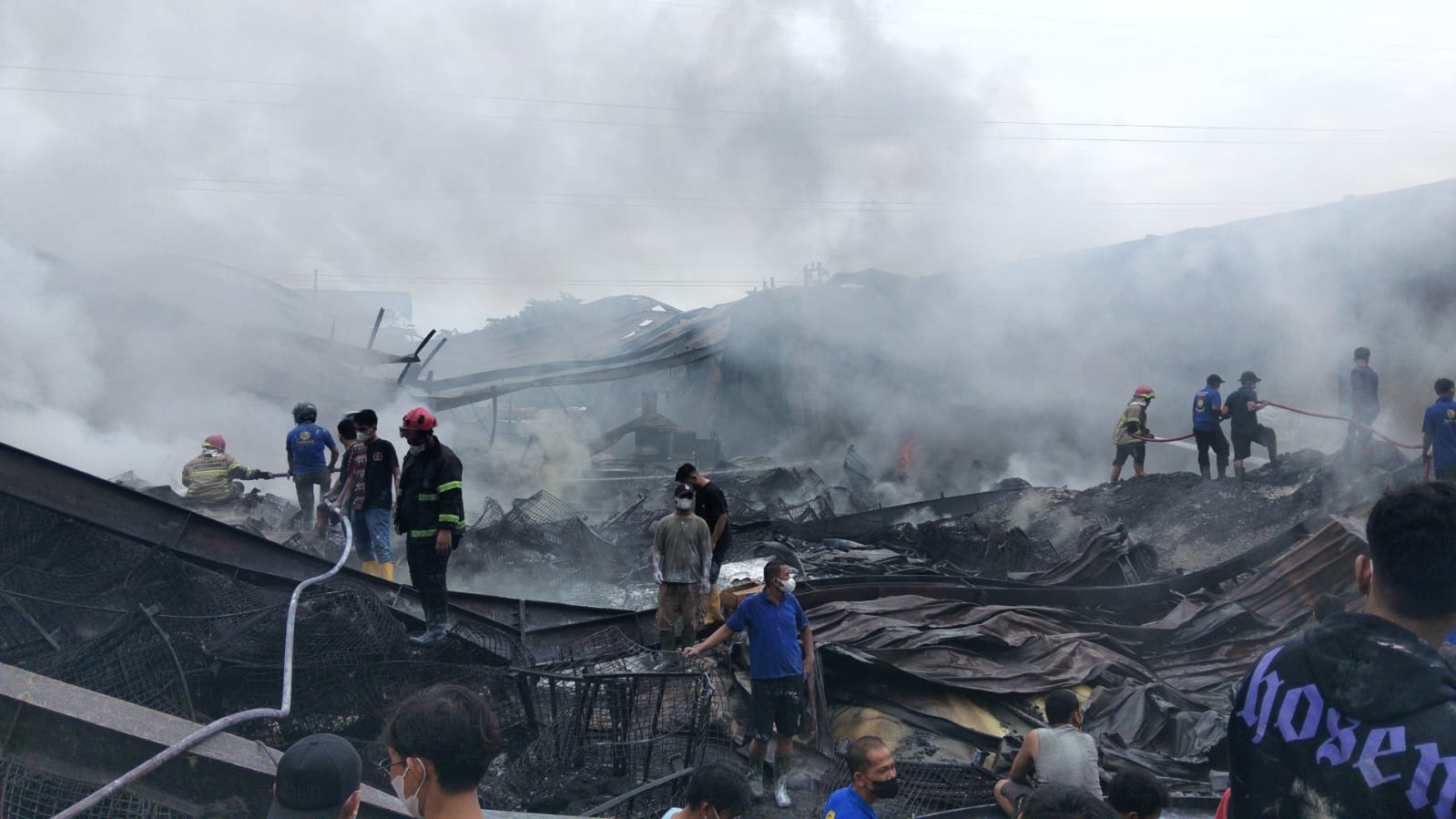 Pabrik Sepatu Yumeida di Desa Purwodadi Sunggal Deli Serdang Ledes Terbakar