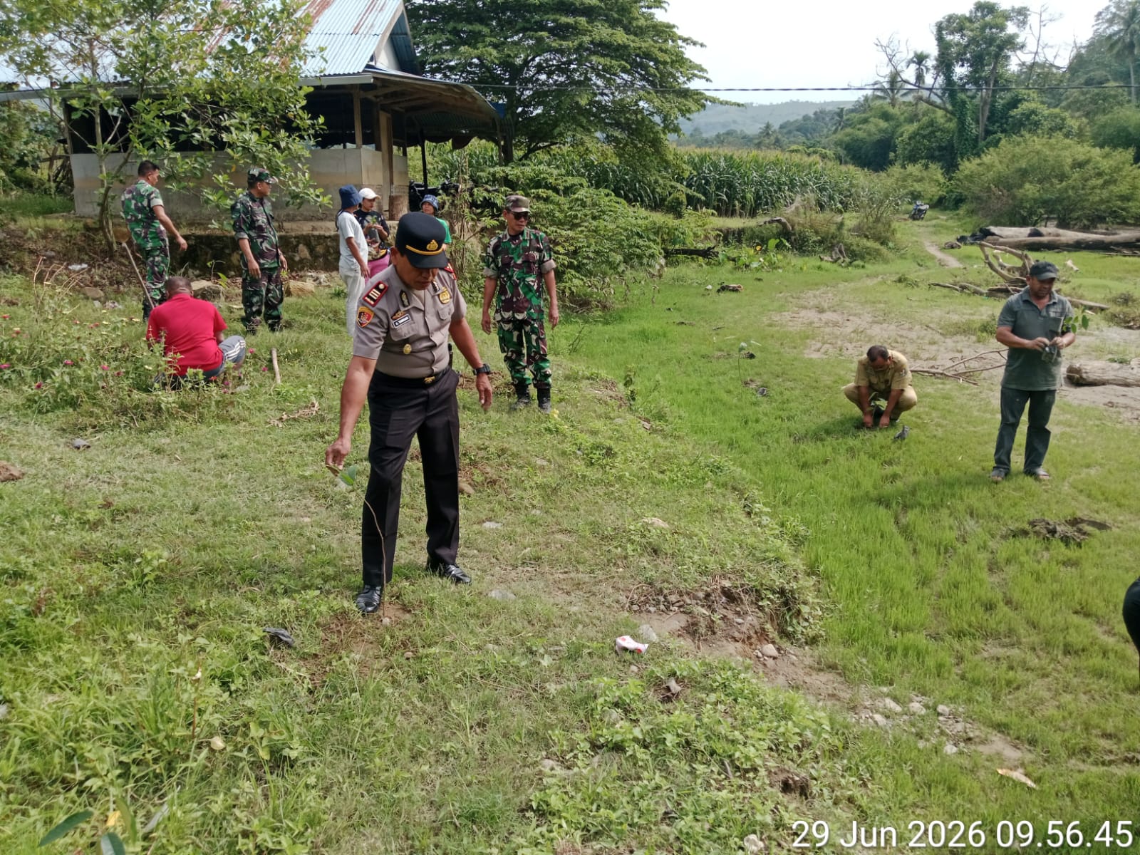 Polsek Tigabinanga Dukung Gerakan Penanaman Pohon Serentak Kodam I/Bukit Barisan