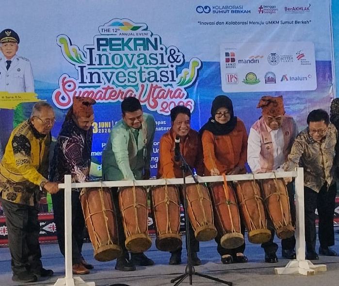 Gubernur Sumut, Bobby Nasution membuka Pekan Inovasi dan Investasi Sumatera Utara (PIISU) 2026 yang diselenggarakan di Panggung Terbuka Parapat, Kabupaten Simalungun, Kamis (11/6/2026). Foto/Diskominfo Sumut