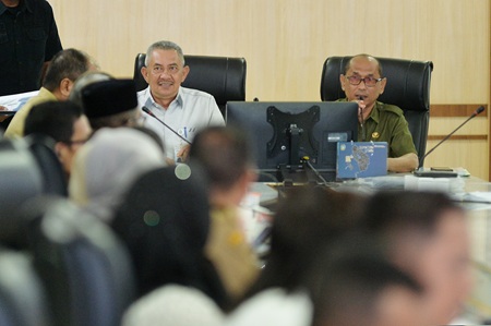 Pj Sekretaris Daerah Provinsi Sumatera Utara (Sumut) Sulaiman Harahap memimpin Rapat Persiapan Musabaqah Tilawatil Qur'an (MTQ) Tingkat Provinsi Sumut ke-40 di Ruang Rapat I Lantai 2 Kantor Gubernur Sumut Jalan Diponegoro Kota Medan. Selasa (2/6/2026). MTQ Provinsi Sumut ini dijadwalkan berlangsung pada bulan Juni 2026 yang dipusatkan di kawasan Lapangan Astaka Jalan Willem Iskandar Kota Medan. Foto/Diskominfo Sumut