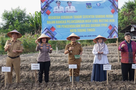 Gerakan Tanam Serentak Bawang Merah yang dipusatkan di lahan Kelompok Tani Sumber Rezeki, Kelurahan Mekar Sentosa, Kecamatan Rambutan, Selasa (9/6/2026).