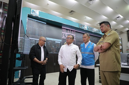 Gubernur Sumatera Utara, Muhammad Bobby Afif Nasution, meninjau perkembangan pemulihan sistem kelistrikan di Sumatera Utara di Kantor PLN Unit Pelaksana Pengatur Beban Sumatera Bagian Utara (UP2B Sumbagut), Medan, Senin (8/6/2026).