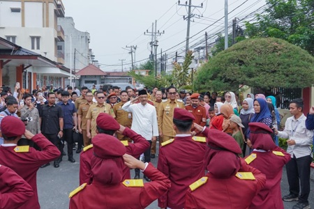 Open House Sekolah Rakyat bagi orang tua dan calon siswa di Aula BRSODH Bahagia, Jalan Willem Iskandar, Senin (15/6/2026).