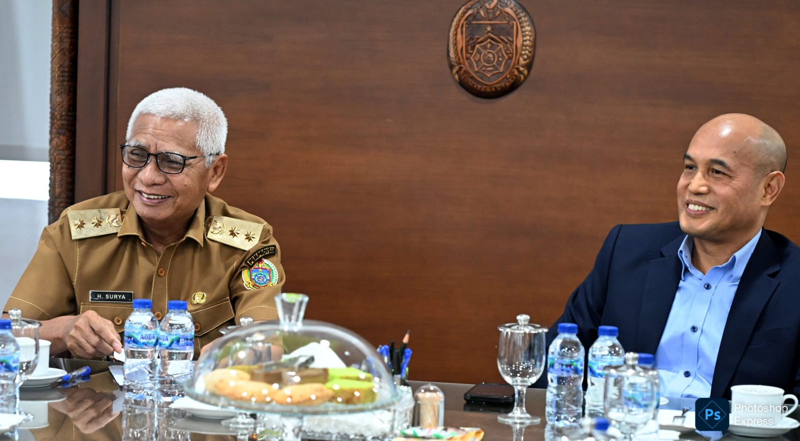 Surya menerima kunjungan Konsul Jenderal Republik Indonesia (KJRI) Penang, Malaysia, Wanton Saragih Sidauruk, di ruang kerja Wakil Gubernur Sumut. (Kominfo Sumut Dok)