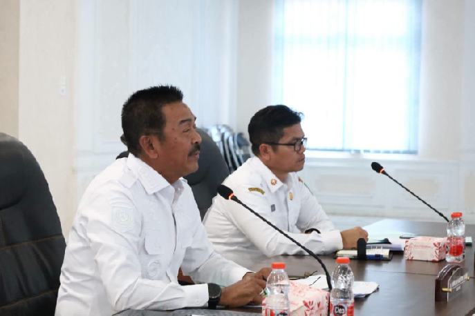 Bupati Madina Saipullah Nasution Rapat Koordinasi Pengendalian dan Evaluasi Realisasi Fisik dan Keuangan Semester I Triwulan II di Aula Kantor Bupati Madina, kompelek perkantoran Payaloting, Rabu (15/7/2026).
