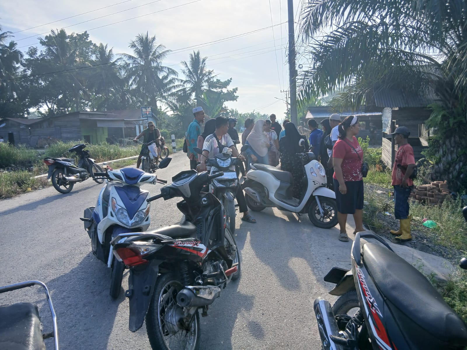 Hendak Hindari Seekor Anjing, Seorang Ibu Alami Kecelakaan di Simpang Blok 8 Pangkalan Lunang