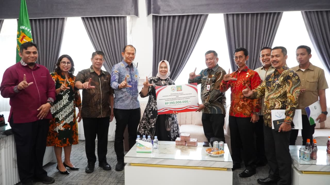 Plt. Bupati Tiorita Terima Bantuan Rp290 Juta dari Morowali untuk Pemulihan Rumah Ibadah