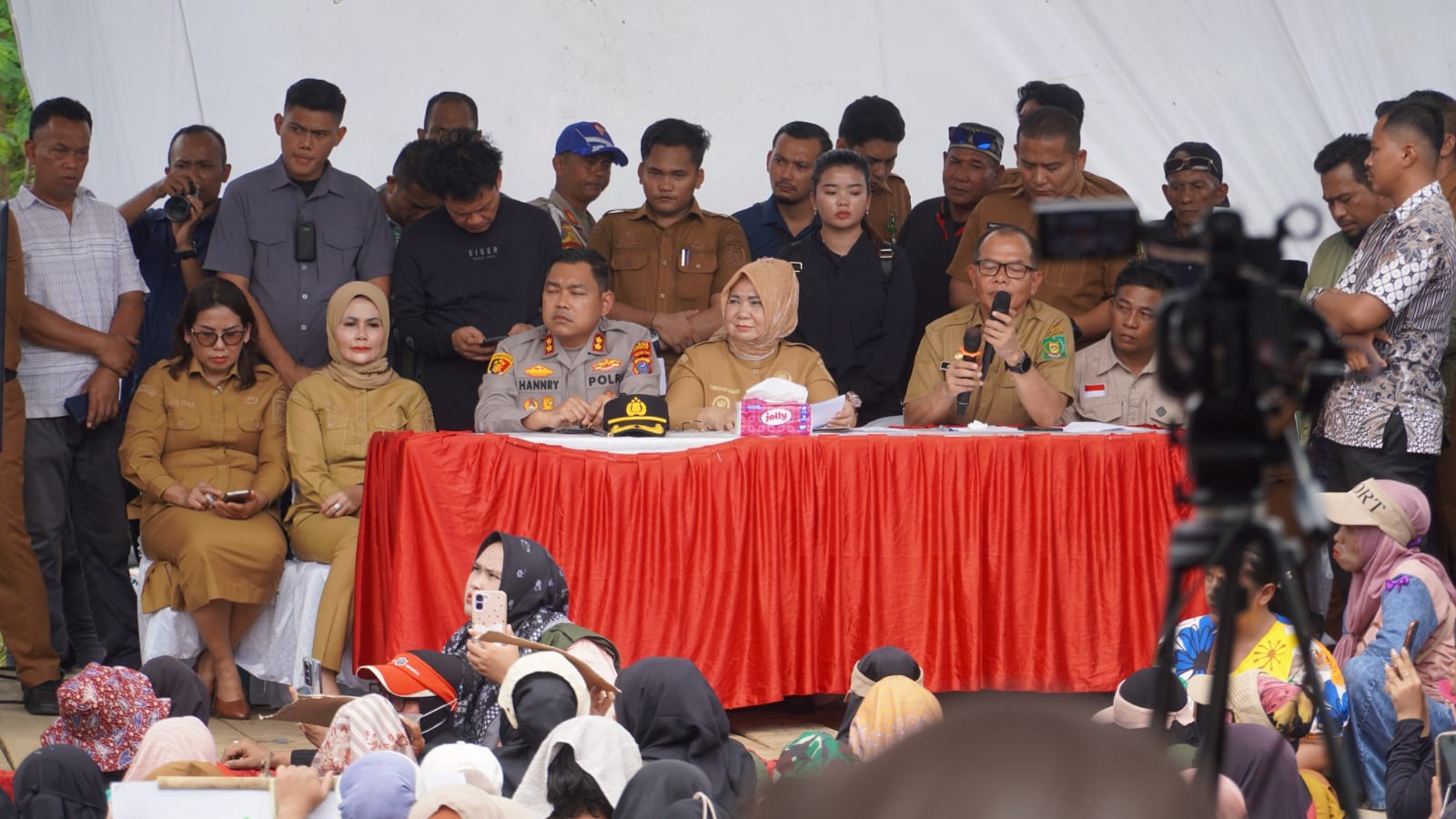 Plt. Bupati Tiorita Kawal Percepatan Bantuan Banjir