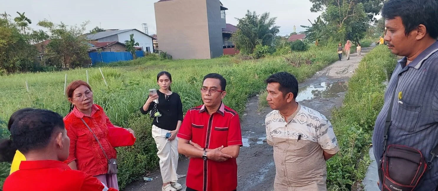 Ketua Komisi 4 Tinjau Jalan Rusak di Mabar Hilir, Minta Dinas SDABMBK Perbaiki Skala Prioritas