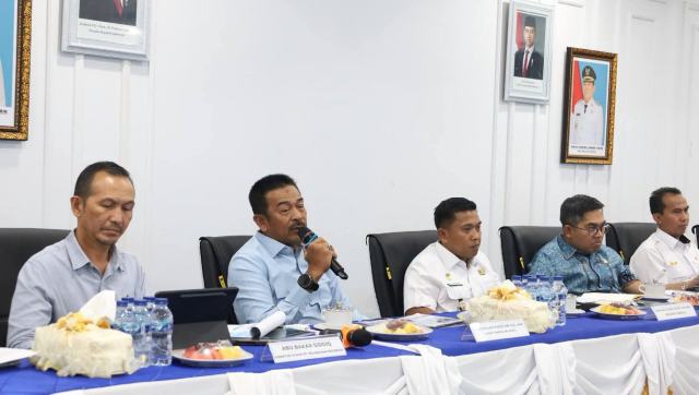 Bupati Madina menyampaikan pentingnya jalur udara dalam percepatan pembangunan di hadapan Anggota DPR RI.