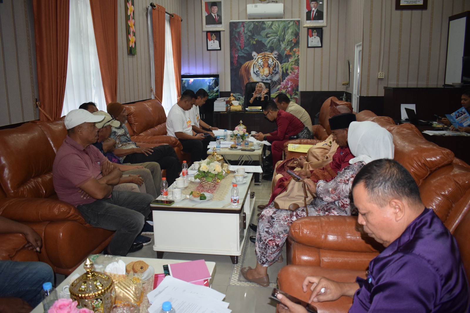 Puluhan Kepling Audensi Bersama DPRD Langkat Terkay Masa Jabatan