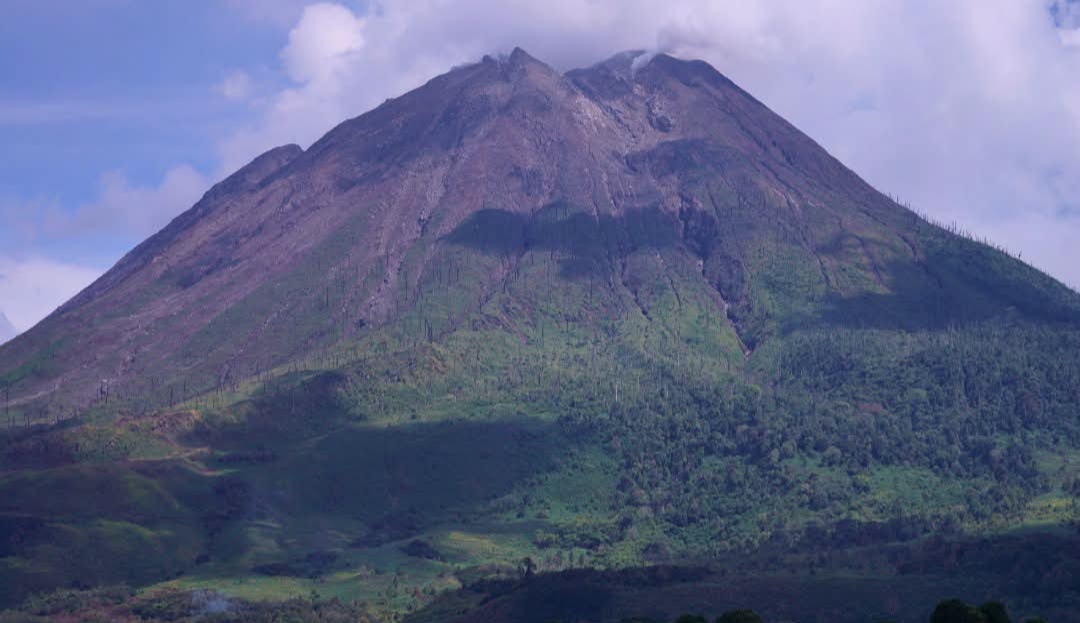 Imbauan Resmi: Peningkatan Aktivitas Vulkanik Gunung Sinabung Masuk Level 2