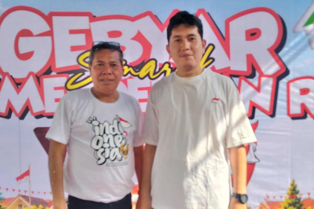 Ketua Persatuan Warga Perumahan Griya Raihan, M Taufik Lubis dan Panitia Zainul Mutaqqin.
