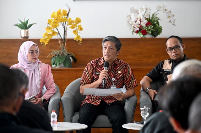 Pemerintah Provinsi Sumatera Utara (Sumut) melalui Plh Sekretaris Badan Keuangan dan Aset Daerah Sumut Frans Novendy Saragih melakukan Konferensi Pers terkait capaian realisasi pendapatan dan penerimaan APBD 2026. Kegiatan ini difasilitasi Dinas Kominfo Sumut berlangsung di Lobby Dekranasda Lantai 1 Kantor Gubernur Sumut Jalan Diponegoro 30 Kota Medan, Kamis (24/9/2026). Foto/Diskominfo Sumut 