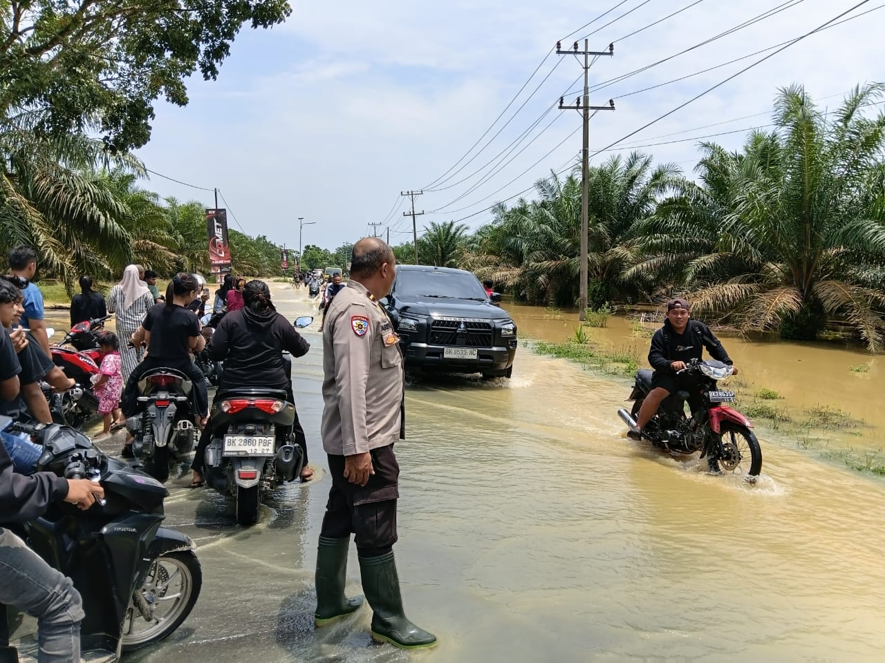 Jalan Sumor bor Tanjung Selamat Direndam Banjir 