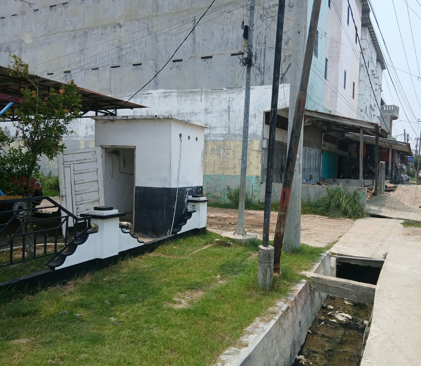 Miris! Air Bersih di Jalan Stadion Tanjung Leidong Mangkrak Bertahun-tahun, Anggaran Hampir Rp500 Juta