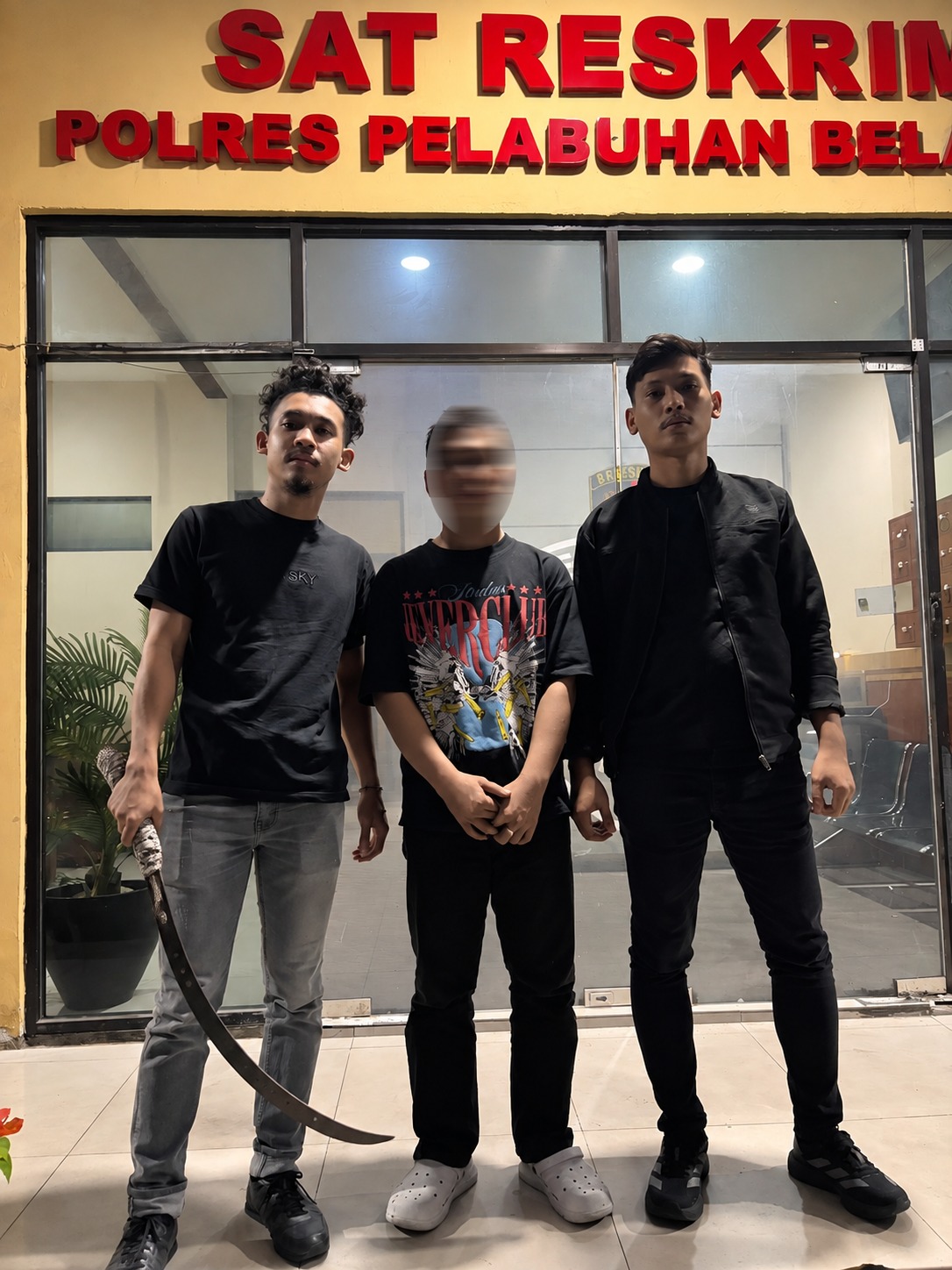 Gagalkan Aksi Tawuran Tim Macan Terkam Satu Pemuda Tenteng Celurit