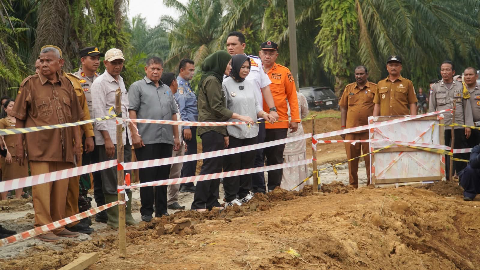Plt. Bupati Langkat Tiorita Gerak Cepat Pulihkan Akses Jalan Longsor Salapian