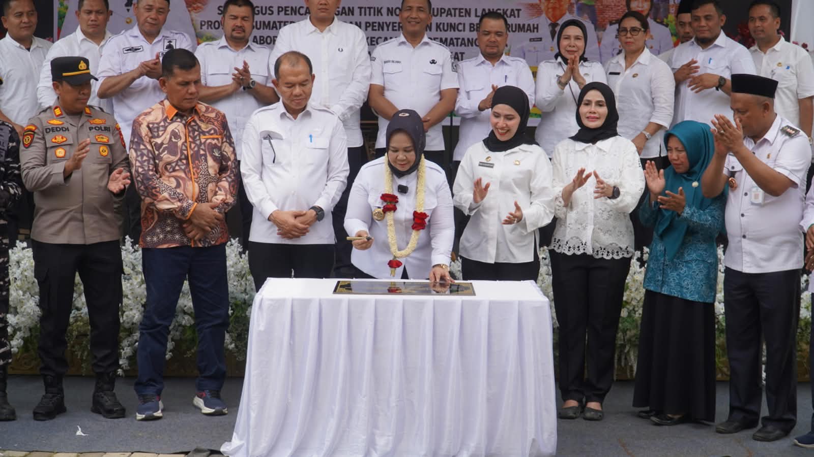 Plt. Bupati Langkat Tiorita Kucurkan Puluhan Miliar dan Bantuan Masyarakat