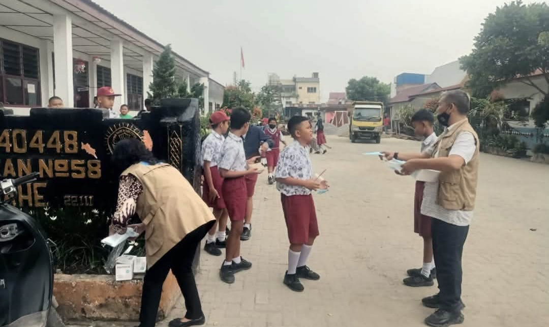 Pemkab Karo Bagikan Masker Gratis untuk Warga dan Anak-Anak di Kabanjahe