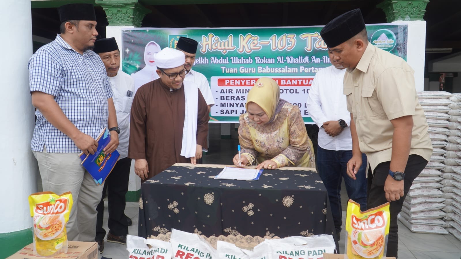 Plt. Bupati Tiorita Serahkan Bantuan Haul ke-103, Titip Doa untuk Keberkahan Langkat