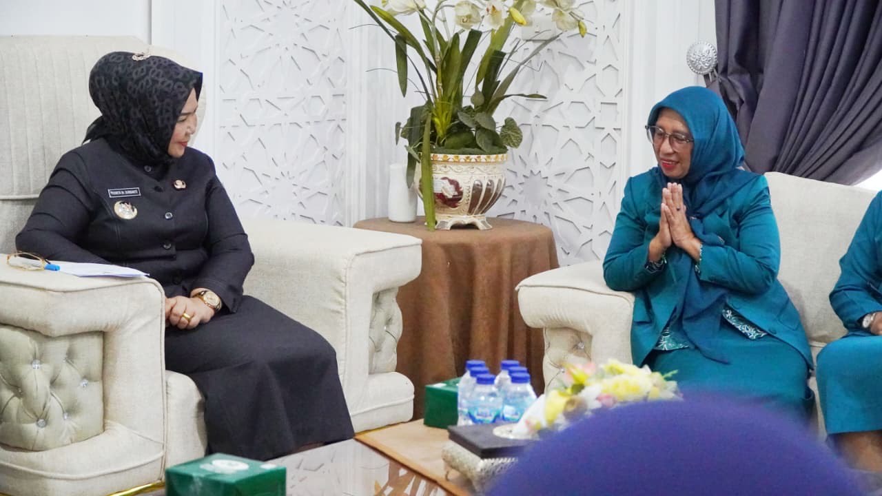 Tiorita Serahkan SK Plt. Ketua TP PKK Langkat